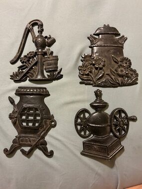 Decorative Vintage-Style Wall Plaques Set in Dark Bronze